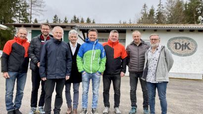 Bild: Wolfgang Stöckl/exb
Das ist die Vorstandschaft der Skilanglaufgemeinschaft Weiden-Letzau (von links): Wolfgang Stöckl, Johannes Kammerer, Hubert Schuller, Hermann Schlosser, Markus Schuller, Josef Koller, Erster Vorsitzender Michael Ertl und Peter Rauch.