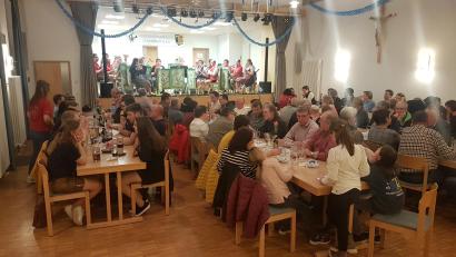 Bild: M.Breitschaft/exb
Zahlreiche Besucher kamen zum Bockbierfest der Jugendblaskapelle Fensterbach ins Jugendheim nach Wolfring.