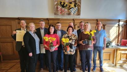 Bild: Klinikum/Meier/exb
Die Klinikleitung und der Verwaltungsratsvorsitzende Michael Cerny ehrten drei langjährige Beschäftigte und verabschiedeten drei Mitarbeiter in den Ruhestand.