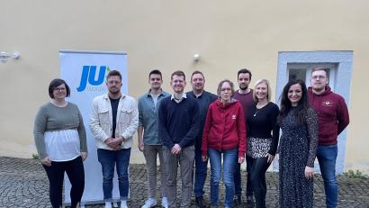 Bild: Junge Union/exb
Wahlen bei der JU Waldershof: Im Bild von links JU-Kreisvorsitzende Sandra Dostler, Simon Wollner, Maximilian Berek, JU-Ortsvorsitzender Maximilian Kastner, CSU-Ortsvorsitzender Mario Rabenbauer, Annette Heining, Florian Fischer von der JU Marktredwitz, Tanja Mai, Bürgermeisterin Margit Bayer und Fabian Kastner.