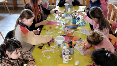 Bild: do
Ferienbeschäftigung für Kids: Das Osterbasteln fasziniert immer, wie zum Beispiel in der Kindergruppe des Kleintierzuchtvereins Speinshart/Tremmersdorf