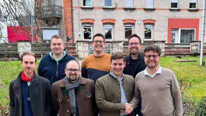 Bild:  Marina Kramer/exb
Der Vorstand der Jungen Union Amberg-West mit Sebastian Hüttner, Maximilian Großer, Pascal Glöckner-Bernreuter, Timo Doleschal (vorne von links), Maximilian Pirschel, Stefan Ströhl und Florian Füger (hinten von links).
