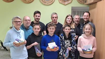 Bild: Schlosser/exb
Beim Osterschießen gingen in diesem Jahr insgesamt 62 Teilnehmer an den Start. Das Bild zeigt die Erstplatzierten in den einzelnen Klassen.