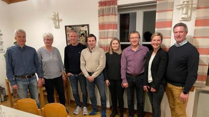 Bild: Luber/exb
Neuwahlen standen bei der Jahreshauptversammlung der Skiabteilung der SpVgg Pfreimd. An der Spitze stehen Max Manner (Dritter von links) und Richard Rügamer (links).