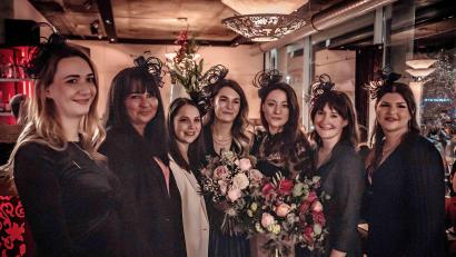 Bild: Michael Golinski/exb
Sie leiten gemeinsam die Geschicke von Ladies‘ Circle 85 Amberg im Amtsjahr 2023/24 (von links): Nicole Asmus, Zorka Dotto, Lisa Singer, Bine Garcia, Stefanie Scheffer, Andrea Schuller und Martina Hagn.