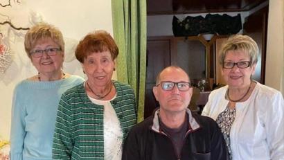 Bild: Maria Sperber/exb
Von links: Helga Riß, Elisabeth Biehler, Reinhold Sendelbeck, 1. Vorsitzende Margot Landgraf