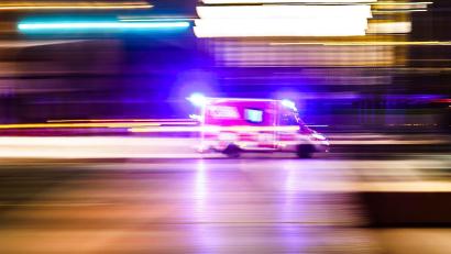 Symbolbild: Frank Rumpenhorst/dpa
Wann kommt welches Rettugnsfahrzeug?