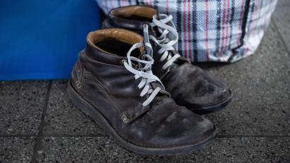 Symbolbild: Silas Stein/dpa
Seine gebrauchten Schuhe hatte der Dieb im Baumarkt stehen lassen.
