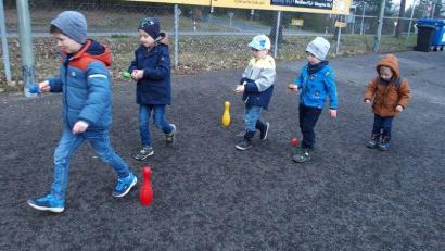 Bild: SV Etzenricht/exb
Die Kinder sind mit Eifern bei der Ostereiersuche bei der Sache.