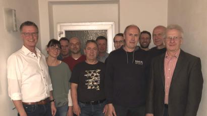 Bild: u
Die neue Vorstandschaft der Jagdgenossenschaft Weiher/Kricklhof (v. l.): Bürgermeister Hermann Falk, Simone Reil, Karl Hanauer, Norbert Stangl, Hermann Ott, Franz Kummert, Michael Beck (stellv. Jagdvorsteher), Werner Wendl (Jagdvorsteher), Michael Reif, Hans Schadl und Laurenz Beck (Jagdvorsteher a.D.).