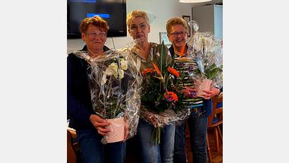 Bild: R. Kreuzer
Worte des Dankes zu zwei Jahrzehnten Nordic-Walking im BVS Weiden gehörten den Übungsleiterinnen Christa Grundler und Margit Kuchenreuth. In der Mitte Abteilungsleiterin Martina Weiß.