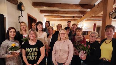 Bild: Wellnhofer/exb
An der Spitze des neu gewählten Vorstandsteams steht Nicole Spachtholz (vorne Mitte).