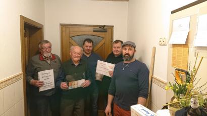 Bild: soj
Die Gewinner des Preisschafkopfs (von links) Karl Pöllmann, Theo Eichstätter, Alfred Bayer und Dieter Schmelber mit Vorsitzendem Michael Philipp.