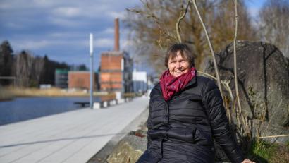 Bild: Florian Miedl/fph
Zehn-Kilometer-Touren schafft sie zwar noch nicht, aber Angelika Putzer ist glücklich darüber, wieder einen normalen Spaziergang bewältigen zu können – zum Beispiel im Marktredwitzer Auenpark.