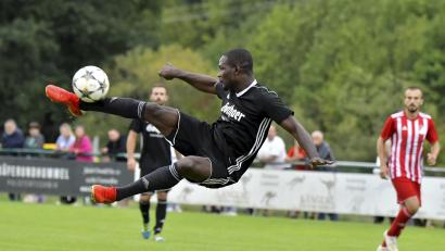 Archivbild: Hubert Ziegler
Das Top-Spiel in Schmidmühlen wird auch ein Duell der Top-Torjäger Adrian Robinson (Bild, Schmidmühlen) und Artur Becker (Schnaittenbach). Beide erzielten in dieser Saison jeweils 18 Treffer.