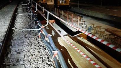 Bild: Bundespolizei/exb
So sah die Baustellenabsperrung aus, die an der Bahnlinie in Amberg gestohlen wurde.