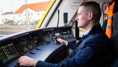 Bild: Marina Gube
Marko Jovanovic bei seiner Arbeit in der Oberpfalzbahn.