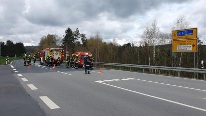 Bild: Lowak
Die Feuerwehr leitete den Verkehr am Sonntag gegen 14 Uhr um.