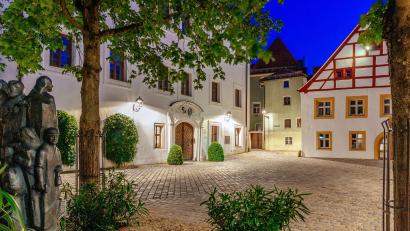 Bild: Manfred Wilhelm/Büro Wilhelm
Amberg zur Blauen Stunde: Hier hat Manfred Wilhelm einen Moment am Eichenforstplatz eingefangen.