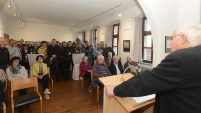 Bild: bey
Im Pleysteiner Stadtmuseum eröffnet Vorsitzender Alois Hubmann die Ausstellung zum 50-jährigen Bestehen des Fotoclubs Pleystein.