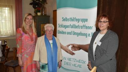 Bild: hcz
Referentin Corinna Bauer und die Leiterinnen der Selbshilfegruppe Christine Kaiser und Maria Kämpf (von links).