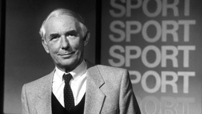 Bild: Horst Ossinger/dpa
21 Jahre lang war Ernst Huberty das Gesicht der „Sportschau“.