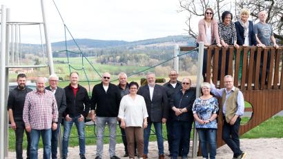 Bild: lst/exb
Mit diesem Vorstandsteam um Vorsitzenden Josef Barth (unten r.) geht die Siedlergemeinschaft Floß in die nächsten drei Jahre.