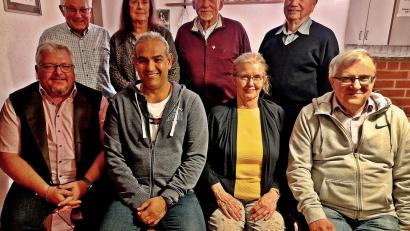 Bild: R. Kreuzer
Seit 50 Jahren sind die Weidener Siedlergemeinschaften in einem Dachverband zusammengeschlossen. Dessen Vorstand wurde neu gewählt. Sitzend von links: Vorsitzender Hans-Jürgen Meier, Schriftführer Kemal Koupaoglou, Kassiererin Luise Amschl, zweiter Vorsitzender Gerhard Götz, dahinter der Ausschuss.