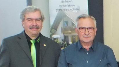 Bild: St. Zrenner/exb
Mit dem Großen Goldenen Ehrenzeichen des Landesverbandes Bayern wurden Bezirksvorsitzender Reinhard Ott aus Ensdorf (links) und Georg Strecker aus Fuchsstein-Speckmannshof (rechts) ausgezeichnet.