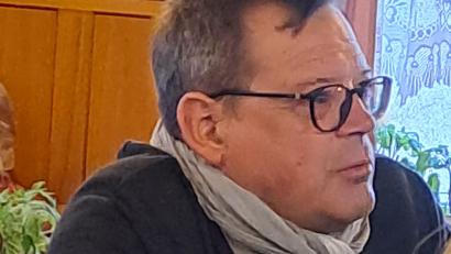 Bild: Gerd Neumann/exb
Kreisfachberater Harald Schlöger bei seinem Vortrag.