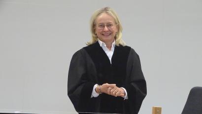 Bild: Houschka
Ihr erster Auftritt als Jugendrichterin führte die neue Schwandorfer Amtsgerichtsdirektorin Michaela Frauendorfer zu einem 18-Jährigen, der mit einer Waffe zum Ladendiebstahl ging.