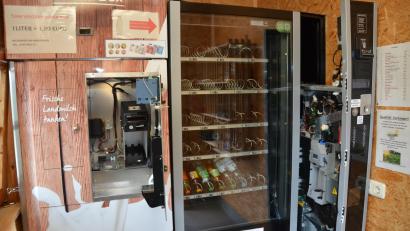 Bild: dob
Mindestens 5000 Euro Sachschaden wurden allein an der Milchtankstelle in Altenstadt in der Retzstraße verursacht. Der Schaden ist um ein Vielfaches höher als die eigentliche Beute.