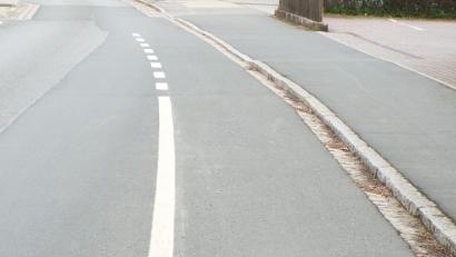 Bild: e
Wer aus Richtung Hirschau in die Innenstadt fährt, kann sich bis zur Apotheke sicher fühlen – dann ist Schluss mit dem Radweg.