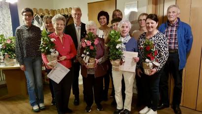 Bild: Niederdräing/exb
Bei der Jahreshauptversammlung des GOV Pullenried wurden einige Mitglieder für ihre langjährige Treue zum Verein geehrt.