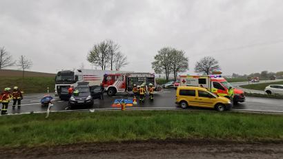 Bild: mde
Zwei Unfälle ereigneten sich am Freitagnachmittag innerhalb weniger Minuten auf der B 22 bei Kemnath. Eineinhalb Stunden war die Bundesstraße zwischen Schönreuth und Kemnath gesperrt.