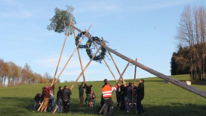 Bild: pi
Handarbeit ist bei der Feuerwehr Brünst und den Veteranen angesagt.