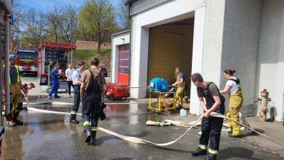 Bild: Marco Harrer/exb
Beim Maschinistenlehrgang für Feuerwehrleute aus dem Landkreis Neustadt war Geschick und theoretisches Wissen gefragt.