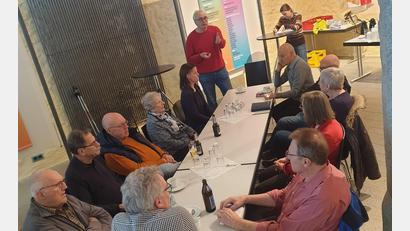 Bild: Stadt Schönsee/exb
Weil sich im kleinen Rahmen leichter spricht, hatte der Seniorenbeauftragte zu einer Debatte über das geplante Seniorenzentrum eingeladen.