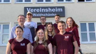 Bild: Theresa Forster/exb
Neuwahlen standen bei der Jahreshauptversammlung der KLJB Schwarzach im Mittelpunkt. Das Bild zeigt den neuen Vorstand.