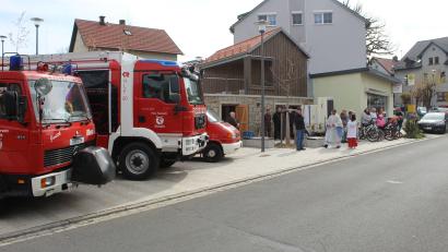 Bild: soj
Pfarrer Pater Anish George segnete nach dem Gottesdienst die Fahrzeuge.