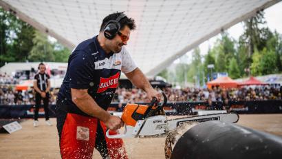 Archivbild: STIHL TIMBERSPORTS®/exb
An der Stock Saw: Peter Bauer während eines Wettbewerbs 2022 in Wernigerode.