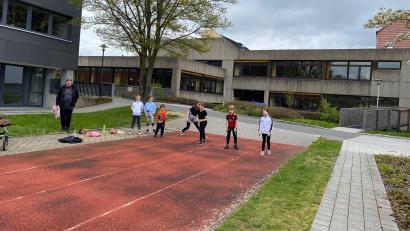 Bild: Fenzl/exb
Beim Sportabzeichen-Aktionstag der DJK Windischeschenbach bewiesen die Teilnehmer ihre Fitness.