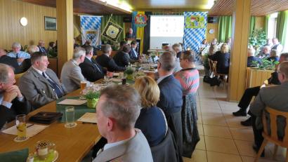 Bild: adj
Etwa 100 Delegiert und Gäste nahmen an der Bezirskversammlung des Bayrischen Soldatenbund im Gasthaus Weißes Rössl teil.