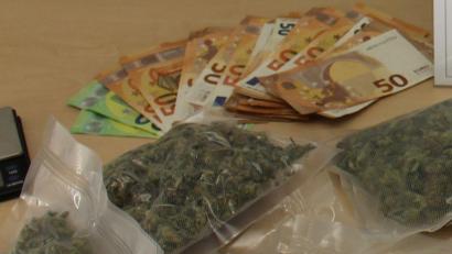 Symbolbild: Wilhelm Amann
Eine geringe Menge Drogen, weit weniger als auf dem Symbolbild, fand die Weidener Polizei bei einem 16-Jährigen.