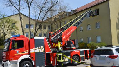 Bild: dob
Ein defektes Handy löste den Brand im zweiten Stock des ehemaligen Krankenhauses in Vohenstrauß aus.