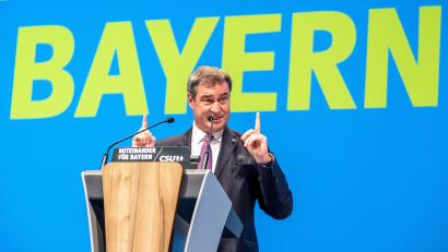 Bild: Peter Kneffel
CSU-Vorsitzender Markus Söder spricht beim Parteitag in Nürnberg.