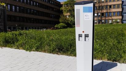 Bild: Hösamer
Weitere Ladesäulen für E-Autos wie hier am Landratsamt beantragte die SPD im Kreisausschuss. Längst ausreichend geplant, hielt die Mehrheit dagegen.