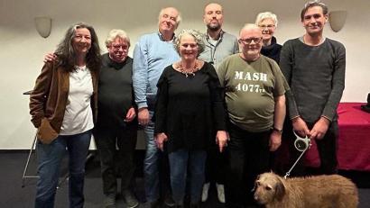 Bild: Norbert Scharf/exb
Sie bilden den Vorstand des A.K.T.-Kunstvereins Amberg (von links): Susanne Pirzer, Hans Graf, Stefan Reuther, Christine Hofmann, Daniel Kapulla, Stefan Stock, Isabelle Prüfling und Marcus Trepesch mit Hund Alfi. Es fehlt Achim Hüttner.
