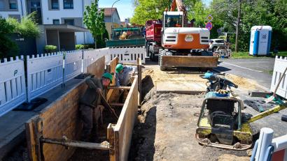 Bild: Petra Hartl
Die Jahnstraße in Amberg ist wegen eines Wasserrohrbruchs teilweise gesperrt.