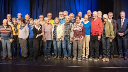 Bild: elg
Die Jubilare des Deutschen Alpenvereins in Sulzbach-Rosenberg mit Landrat Richard Reisinger und Bürgermeister Michael Göth.